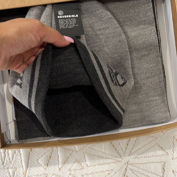 Men’s timberland scarf and hat - Picture 2 of 3